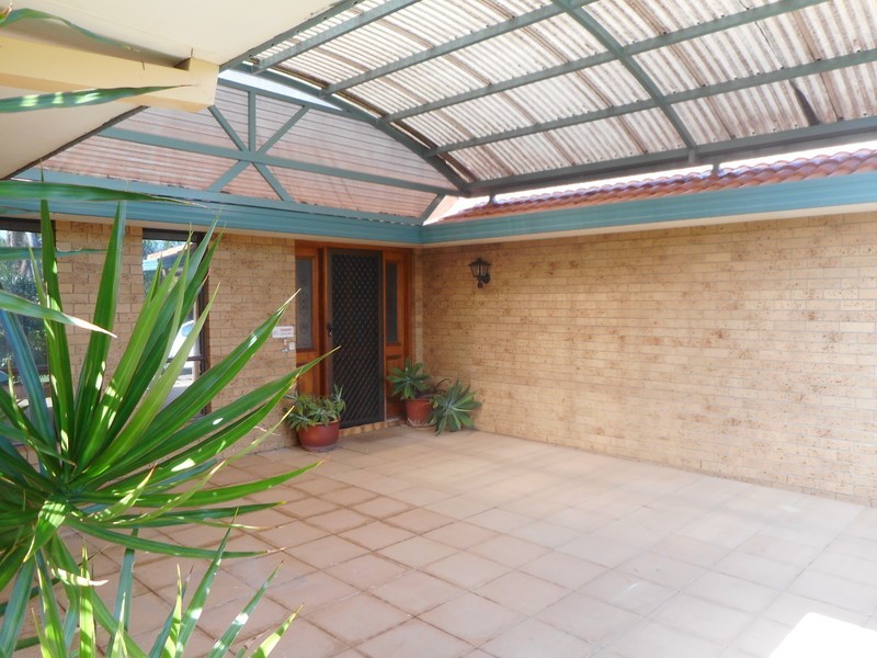 27 Aberdeen Court, Highland Park QLD 4211