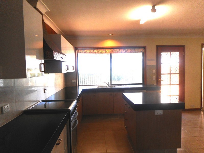 27 Aberdeen Court, Highland Park QLD 4211