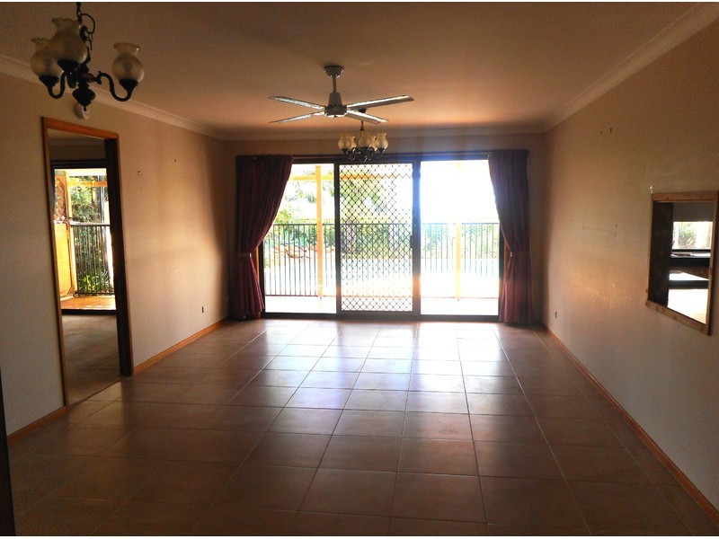 27 Aberdeen Court, Highland Park QLD 4211