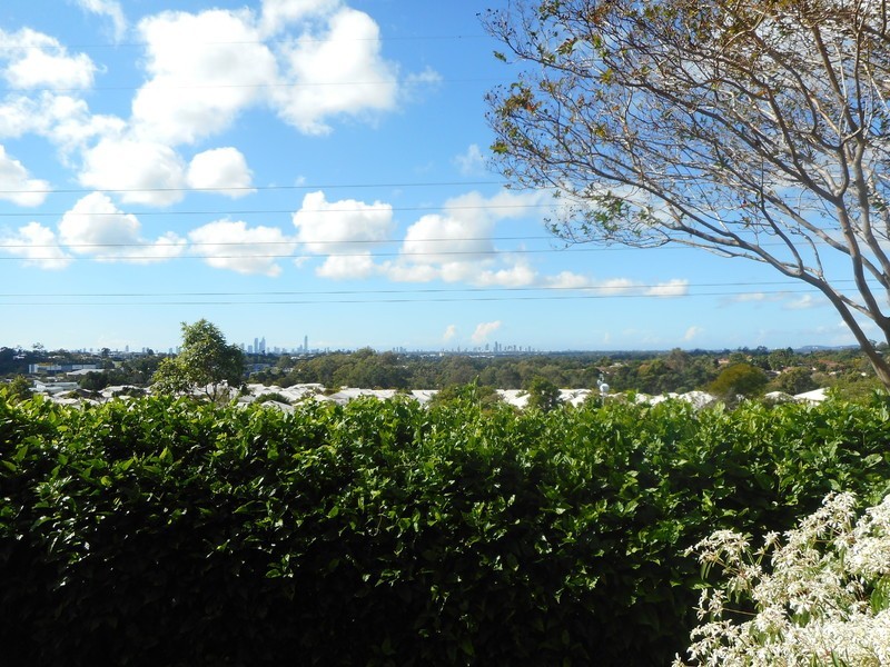 27 Aberdeen Court, Highland Park QLD 4211