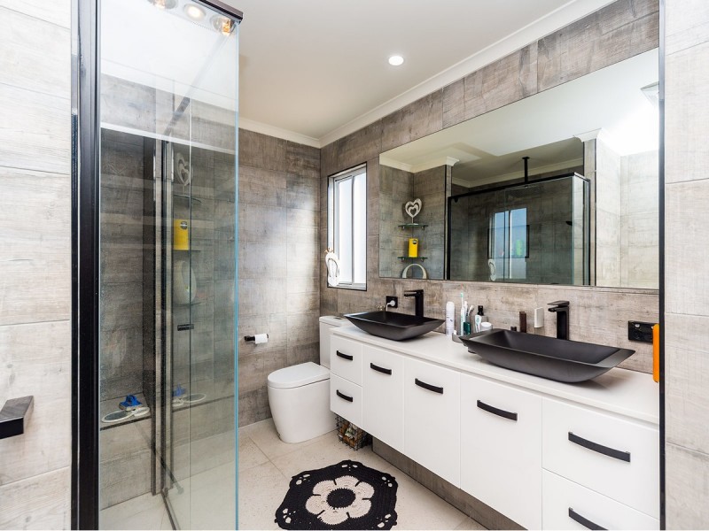 216 Bayview Street, Runaway Bay QLD 4216