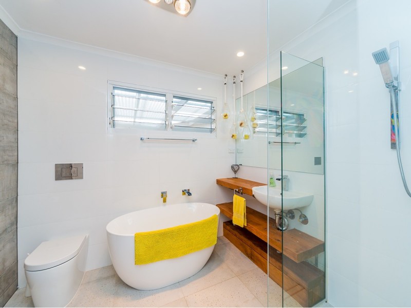 216 Bayview Street, Runaway Bay QLD 4216