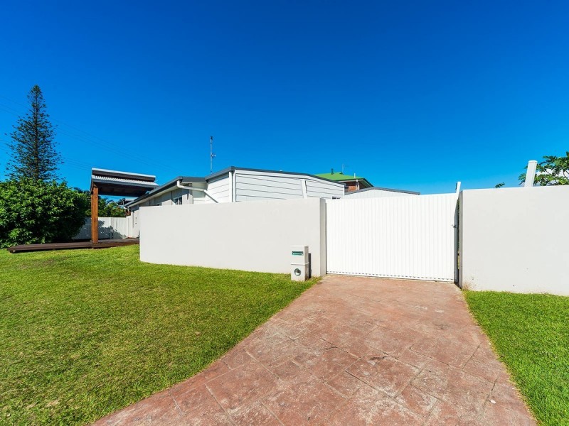 216 Bayview Street, Runaway Bay QLD 4216