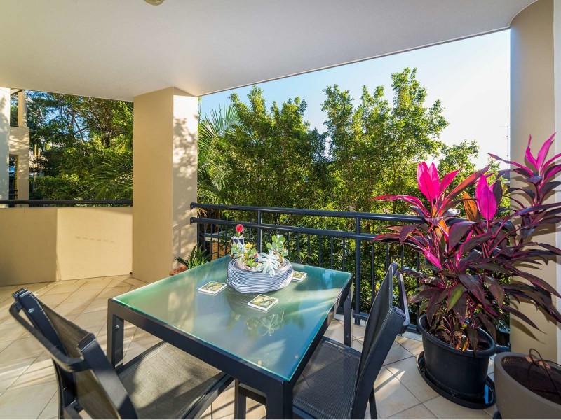 206/392 Marine Parade, Labrador QLD 4215