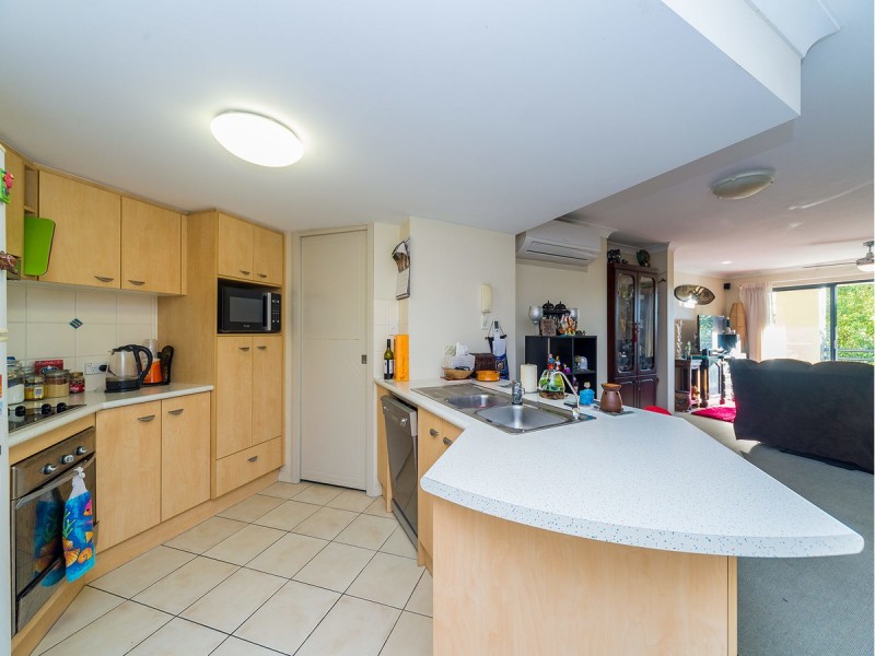 206/392 Marine Parade, Labrador QLD 4215