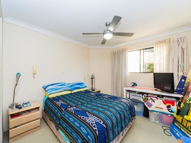 206/392 Marine Parade, Labrador QLD 4215