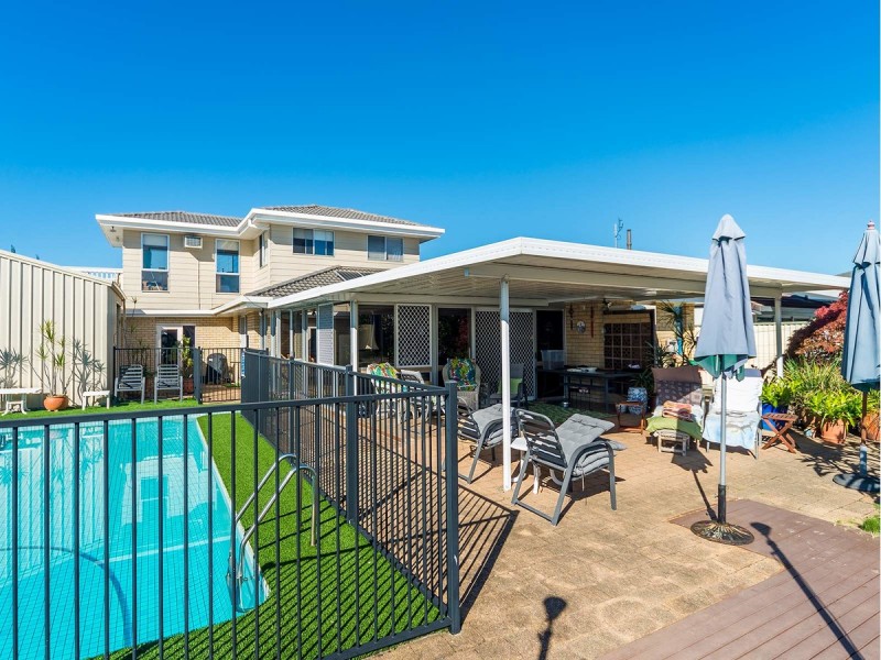 36 Lindsay Parade, Paradise Point QLD 4216