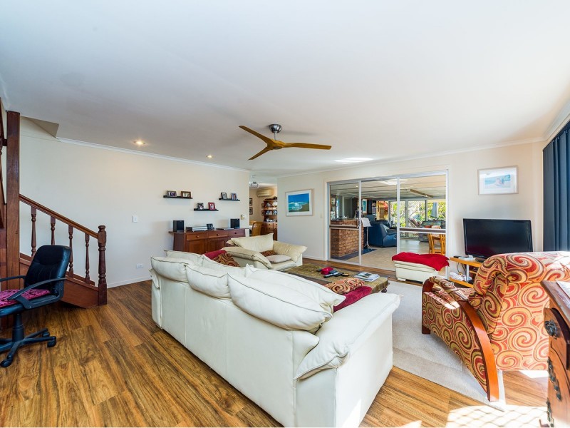 36 Lindsay Parade, Paradise Point QLD 4216