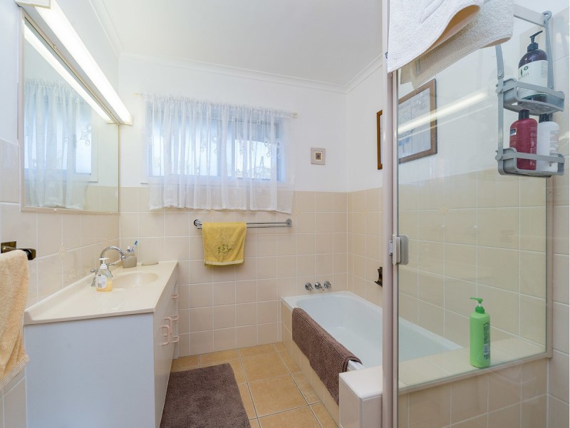 36 Lindsay Parade, Paradise Point QLD 4216