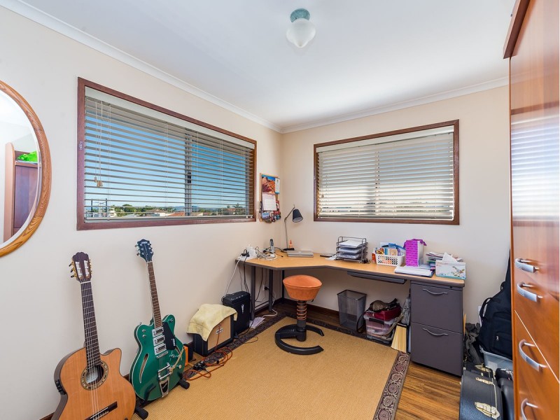36 Lindsay Parade, Paradise Point QLD 4216