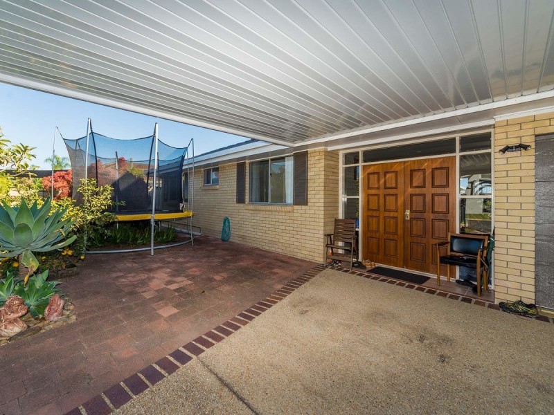 36 Lindsay Parade, Paradise Point QLD 4216