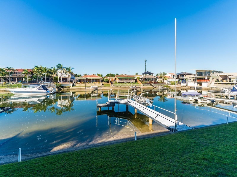 7 Seaspray Street, Paradise Point QLD 4216