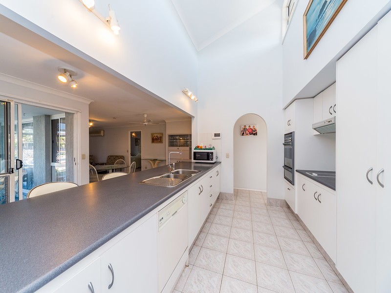 7 Seaspray Street, Paradise Point QLD 4216