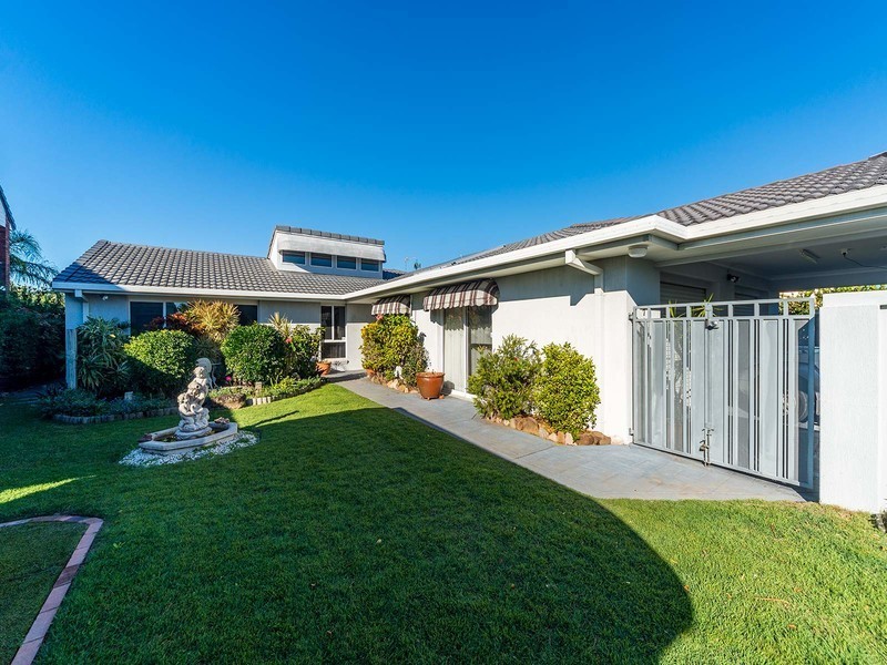 7 Seaspray Street, Paradise Point QLD 4216