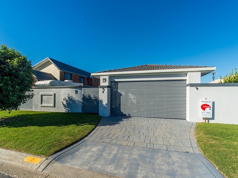 7 Seaspray Street, Paradise Point QLD 4216