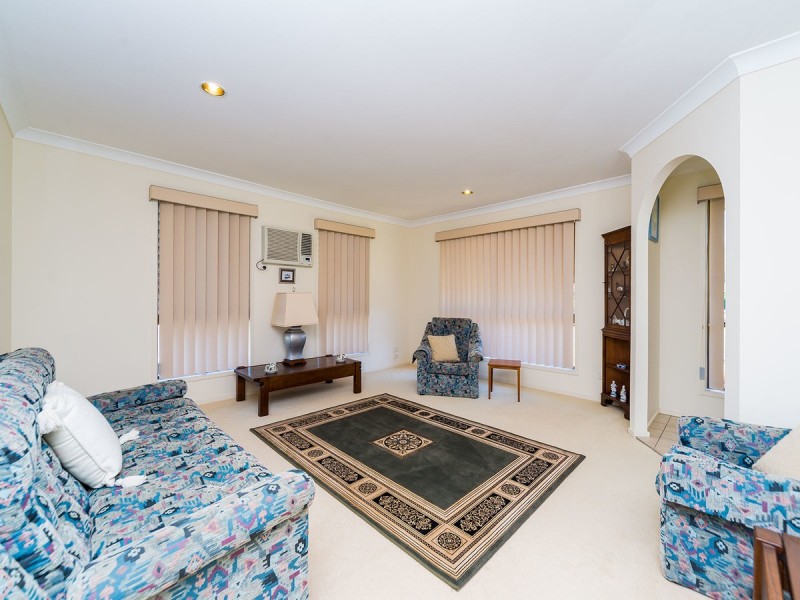 2/1 Dell Court, Coombabah QLD 4216