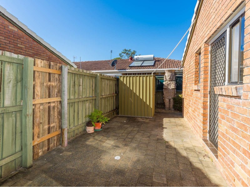 2/1 Dell Court, Coombabah QLD 4216