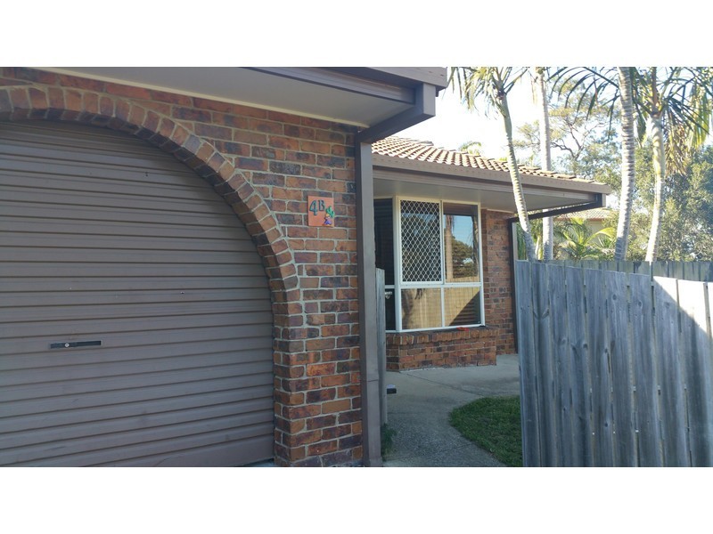 2/4 Hill Court, Labrador QLD 4215