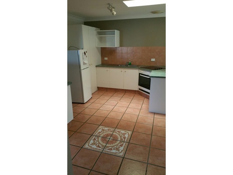 2/4 Hill Court, Labrador QLD 4215