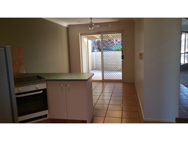 2/4 Hill Court, Labrador QLD 4215