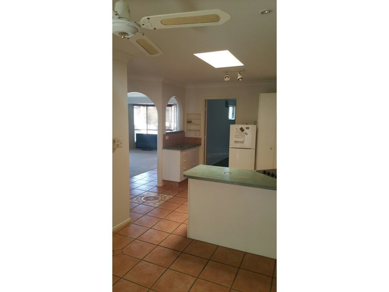 2/4 Hill Court, Labrador QLD 4215