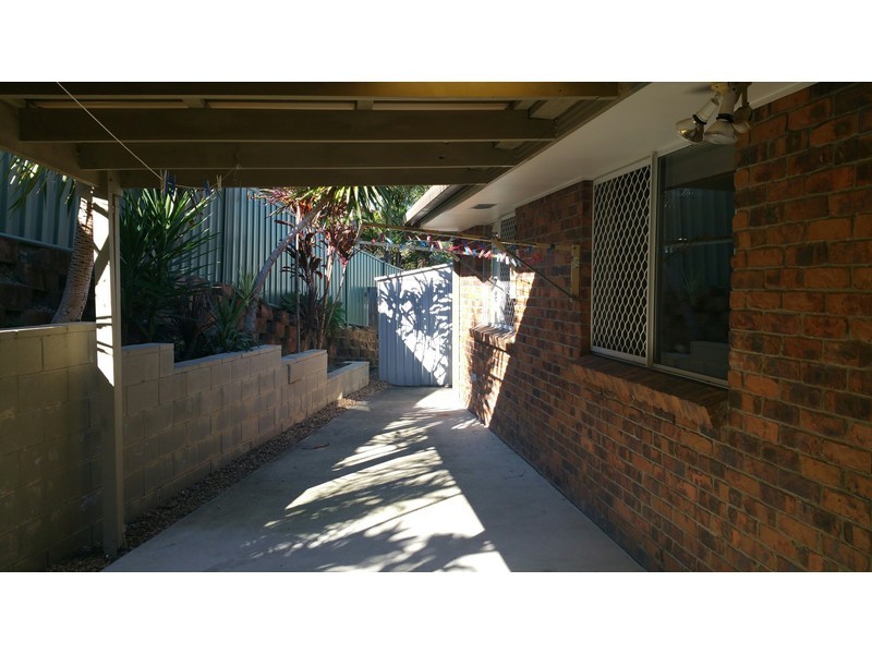 2/4 Hill Court, Labrador QLD 4215