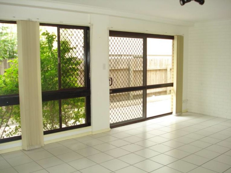 2/278 Marine Parade, Labrador QLD 4215