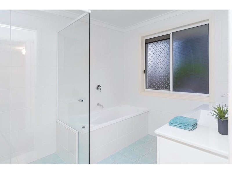 22 Carrumbella Drive, Arundel QLD 4214