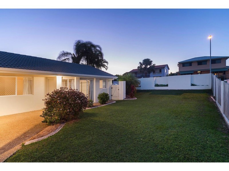 22 Carrumbella Drive, Arundel QLD 4214