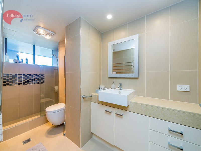 63/17 Bayview Street, Runaway Bay QLD 4216