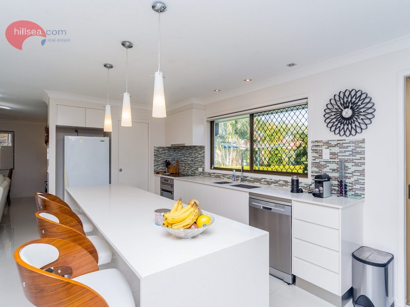 30 Tradewinds Avenue, Paradise Point QLD 4216