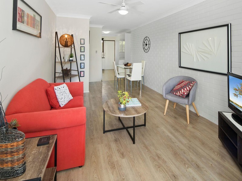 2/18 Sutherland Avenue, Labrador QLD 4215