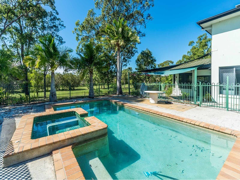 18 Little Hampton Court, Arundel QLD 4214