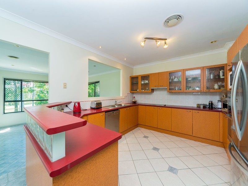 18 Little Hampton Court, Arundel QLD 4214