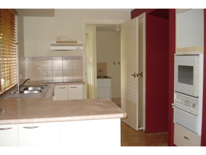 4/33 Government Road, Labrador QLD 4215