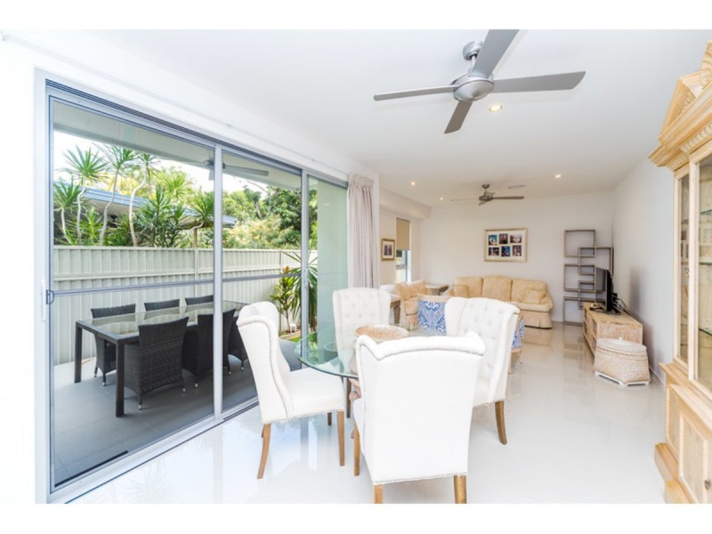2/15 Eider Avenue, Paradise Point QLD 4216
