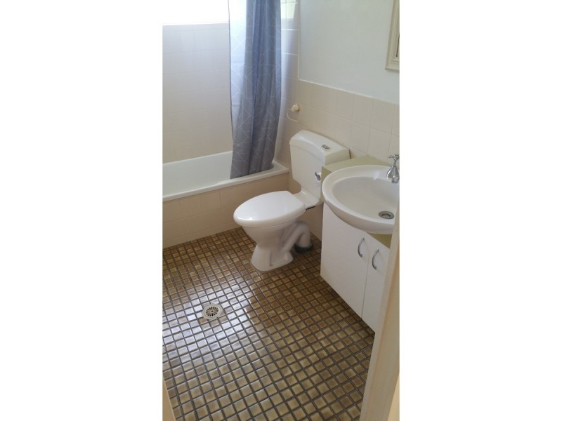 9/106 Bayview Street, Runaway Bay QLD 4216