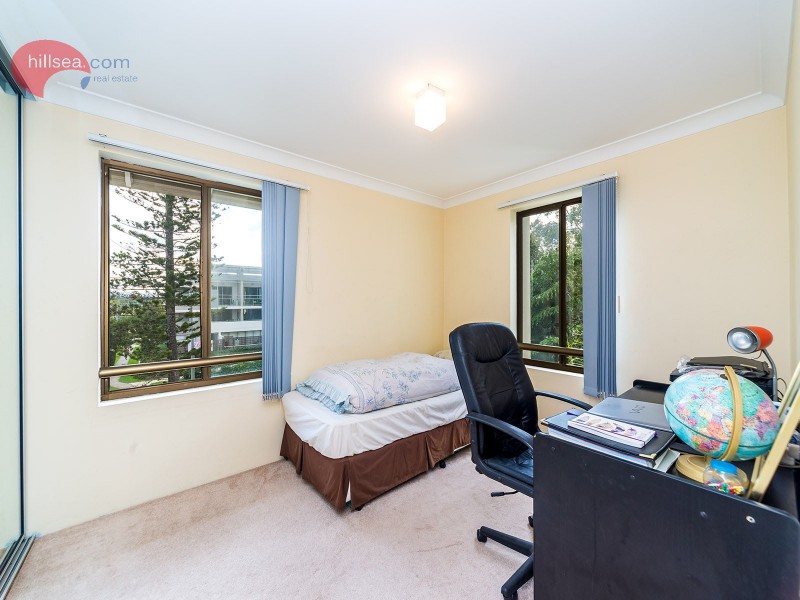 17/9 Bayview Street, Runaway Bay QLD 4216