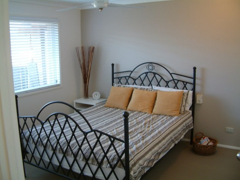 1/16 Stephanie Court, Labrador QLD 4215