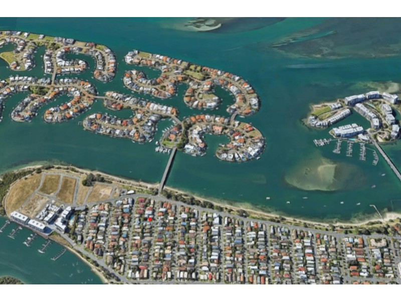 9 Donald Avenue, Paradise Point QLD 4216