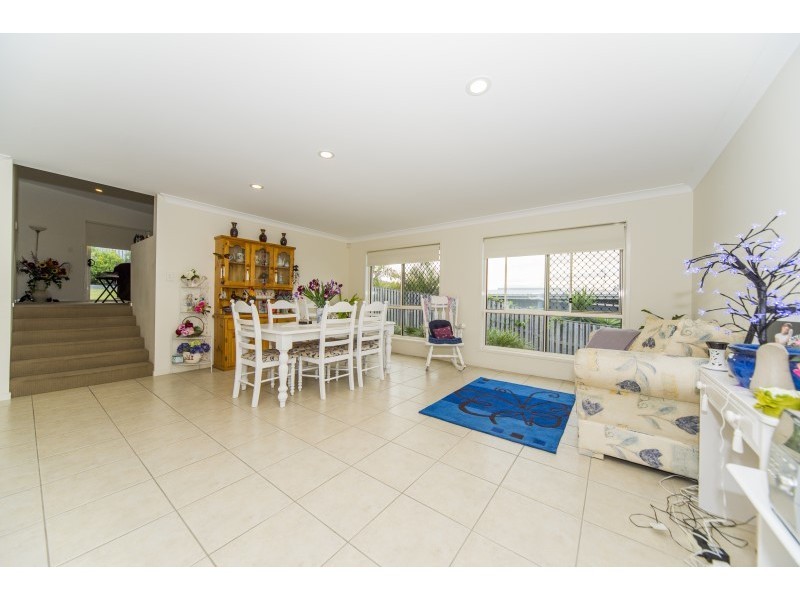29 Laughlen Chase, Pacific Pines QLD 4211