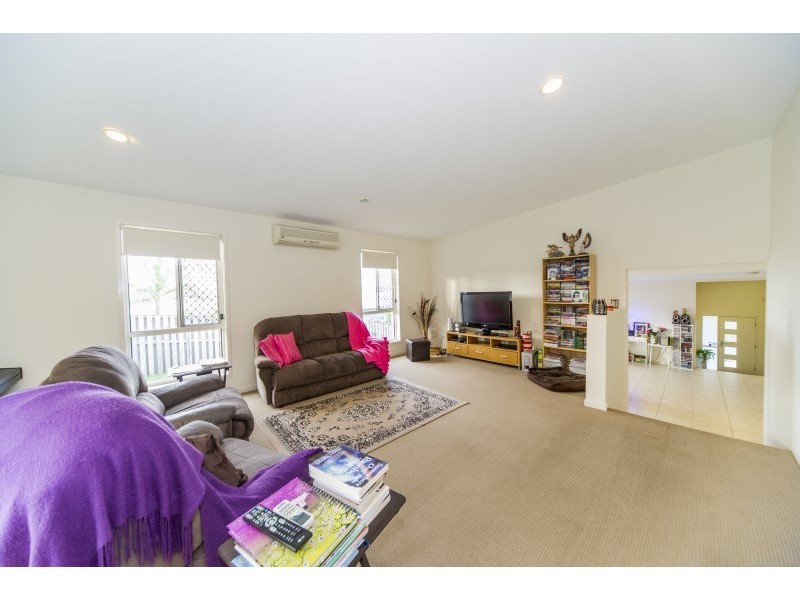 29 Laughlen Chase, Pacific Pines QLD 4211