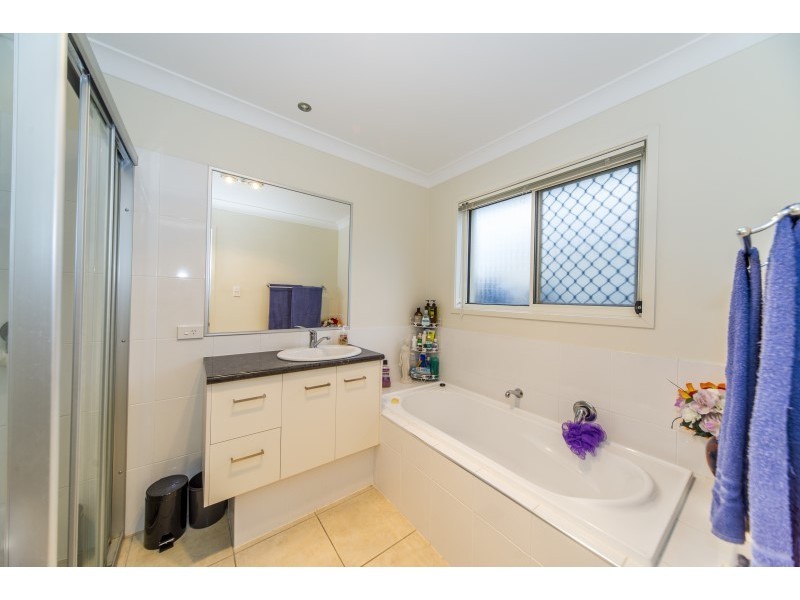 29 Laughlen Chase, Pacific Pines QLD 4211