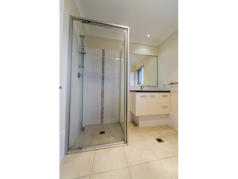 29 Laughlen Chase, Pacific Pines QLD 4211
