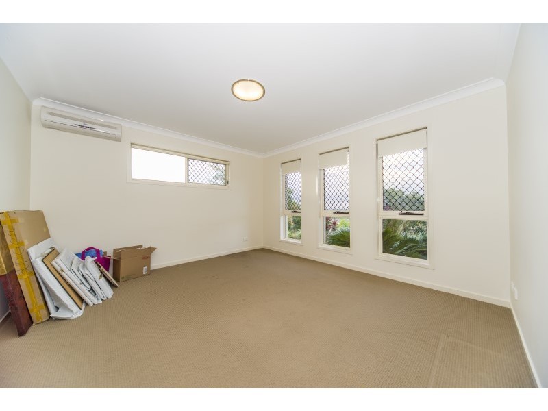 29 Laughlen Chase, Pacific Pines QLD 4211