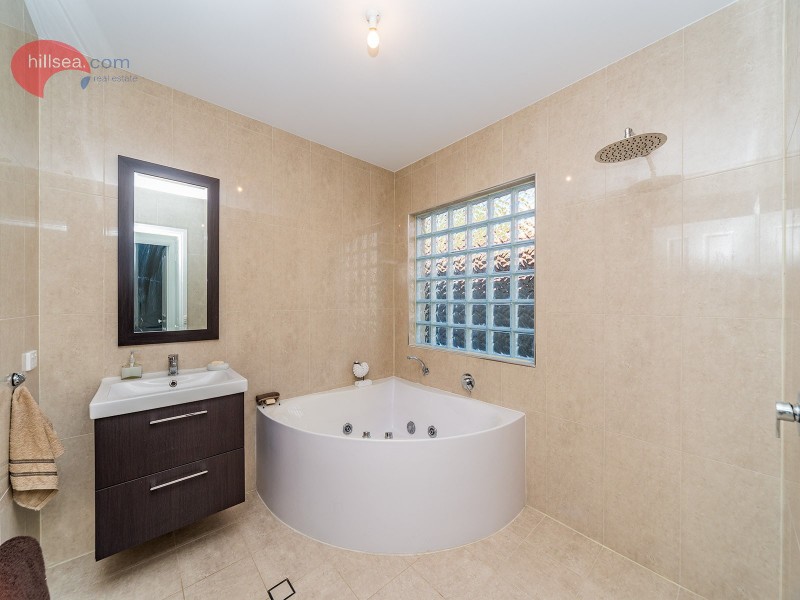 41 Camelot Crescent, Hollywell QLD 4216