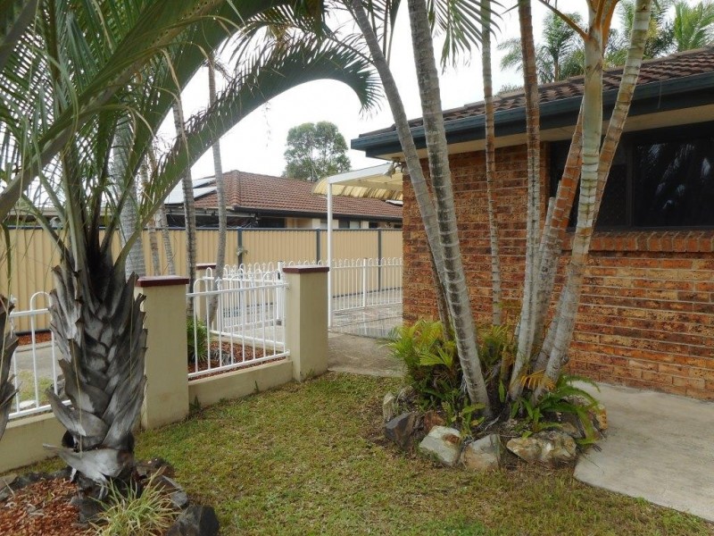 1/14 Elm Street, Labrador QLD 4215