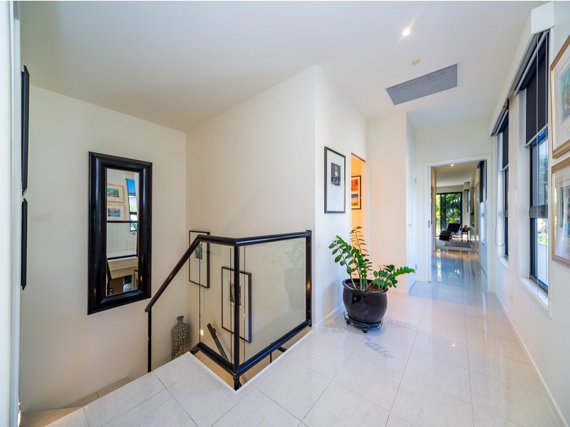 2/5 Shoveller Avenue, Paradise Point QLD 4216