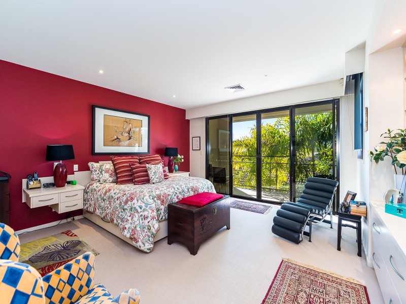 2/5 Shoveller Avenue, Paradise Point QLD 4216