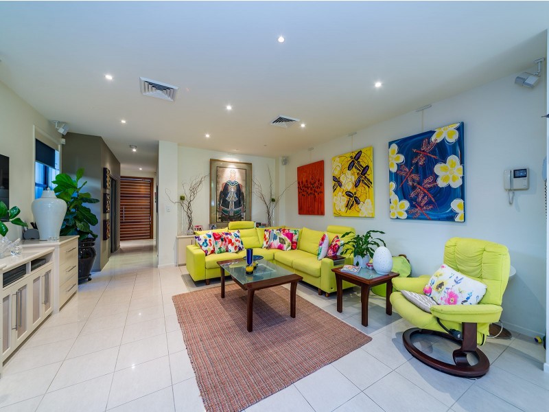 2/5 Shoveller Avenue, Paradise Point QLD 4216